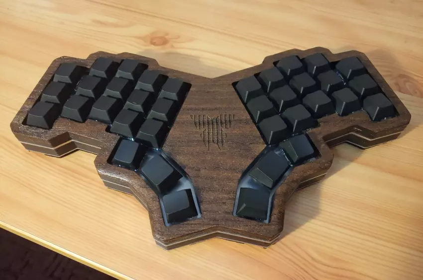 Absolem DIY Mechanical Keyboard mischt Klasse und Geekiness in einem hübschen Holzpaket