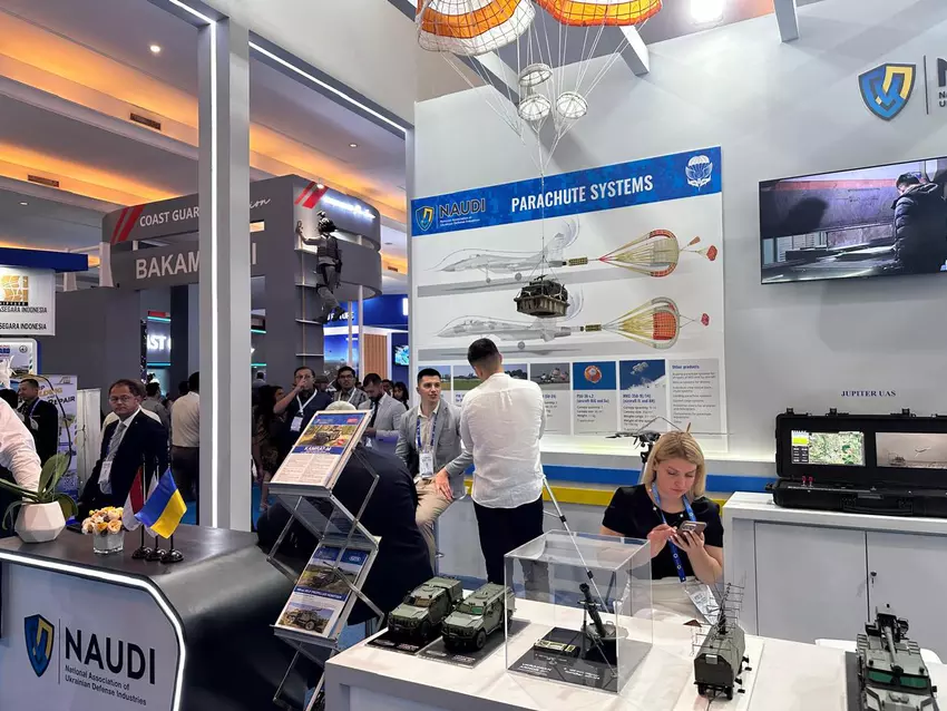 Ukrainischer Stand auf der Indo Defence Expo Forum in Indonesien
