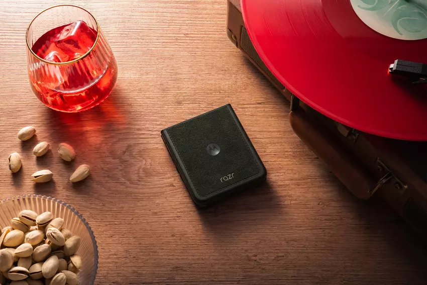 Motorola Razr 60 Ultra: das leistungsstärkste faltbare Smartphone - 7-Zoll-Bildschirm, Snapdragon 8 Elite, drei 50 MP-Kameras und Alcantara