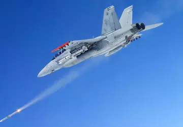 Raytheon hat die Produktion von AIM-120 ...