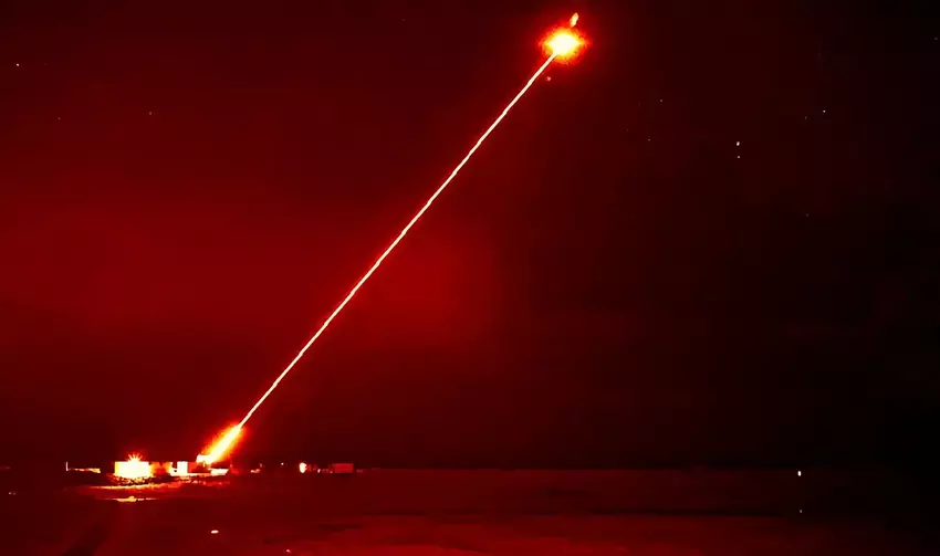 Großbritannien will der Ukraine einen Prototyp der DragonFire-Laserwaffe übergeben, die jedes Ziel mit Lichtgeschwindigkeit treffen kann