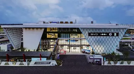 BYD hat einen Autothemenpark mit einer Strecke, Dünen und einem Pool für Geländewagen eröffnet
