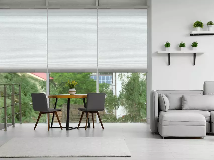 Intelligente Jalousie mit integriertem Solarpanel. Illustration: Mado Dynamisch