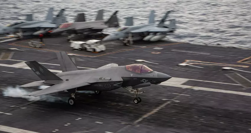 Die US Air Force, die Navy und das Marine Corps können individuelle Anforderungen für die Aufrüstung der F135-Triebwerke für die Kampfflugzeuge F-35A, F-35B und F-35C entwickeln.