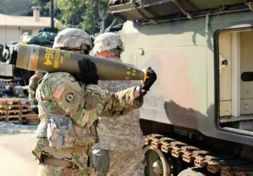 Ukrainische Verteidigungskräfte zeigen erstmals US M864 ...