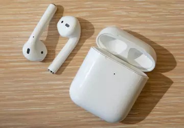 Das Mädchen schluckte einen der AirPods ...