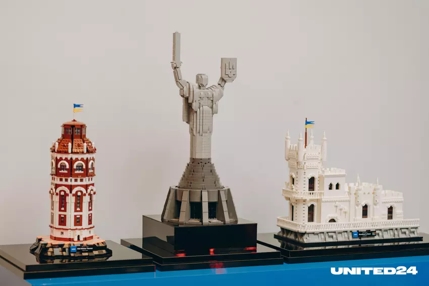 UNITED24 präsentiert die Wahrzeichen der Ukraine aus LEGO-Würfeln - die Mutter der Ukraine, den Wasserturm von Mariupol und das Schwalbennest