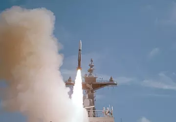 Der US-Zerstörer USS Carney zerstörte mit ...