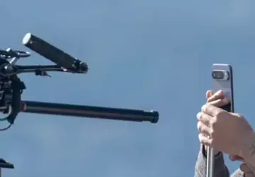 Google Pixel 10 in Werbung mit ...