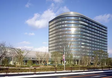 12 von 14 Toyota-Werken in Japan ...