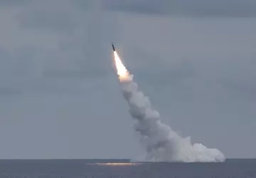 Ukrainische Luftabwehrkräfte schießen zwei Kalibr-Marschflugkörper im ...