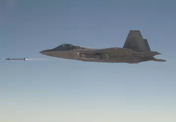 F-22 Raptor zerstört mit modernster AIM-9X ...