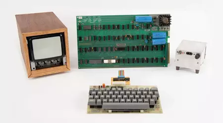 Ein funktionsfähiges Exemplar des Apple-1 mit einer Bedienungsanleitung mit handschriftlichen Notizen von Steve Jobs und Steve Wozniak wurde für 375.000 Dollar versteigert
