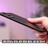 Mock-up des Samsung Galaxy S25 Edge in der Hand