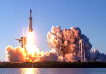 SpaceX könnte 2024 15 Milliarden Dollar ...