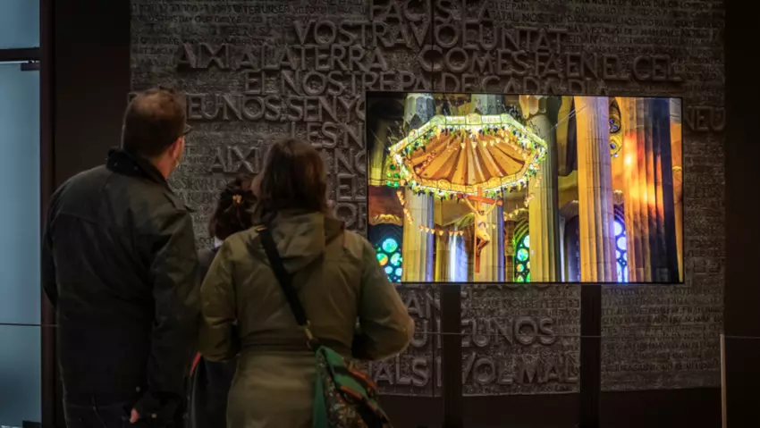 Samsung Neo QLED 8K erobert die Sagrada Familia in Spanien – Samsung Newsroom Deutschland