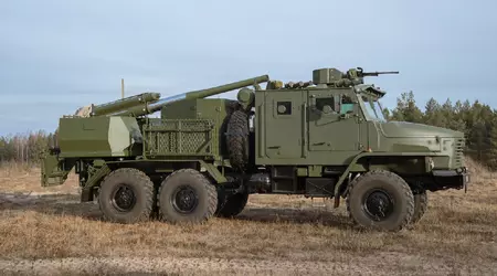 Eine 500-Dollar-FPV-Drohne hat die neueste Panzerhaubitze 2S40 Flox getroffen, einen Tag nachdem die Russen offiziell die Lieferung an die Front angekündigt hatten.