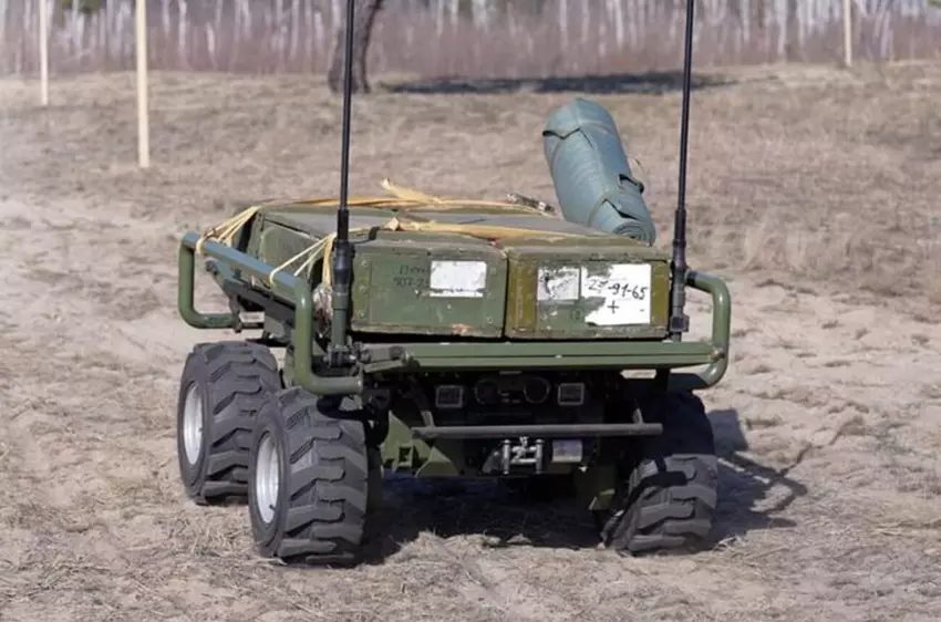 Ukraine genehmigt den Einsatz der neuen Bodendrohne D-21