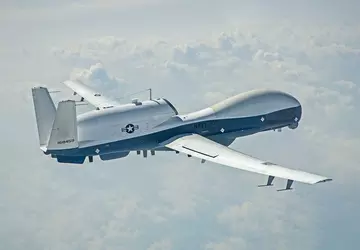 Northrop Grumman bereitet riesige MQ-4C Triton-Drohne ...