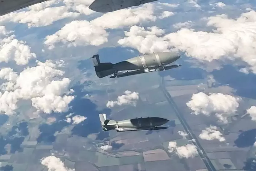 Russische FAB-500 M62-Bomben mit UMPK-Modulen