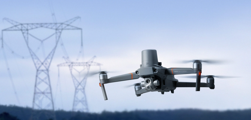 AFU erhält 50 DJI Mavic 2 Enterprise Advanced Quadcopter mit 48MP Kamera, Lautsprecher, Spotlight, Wärmebildkamera und DJI Smart Controller Enterprise