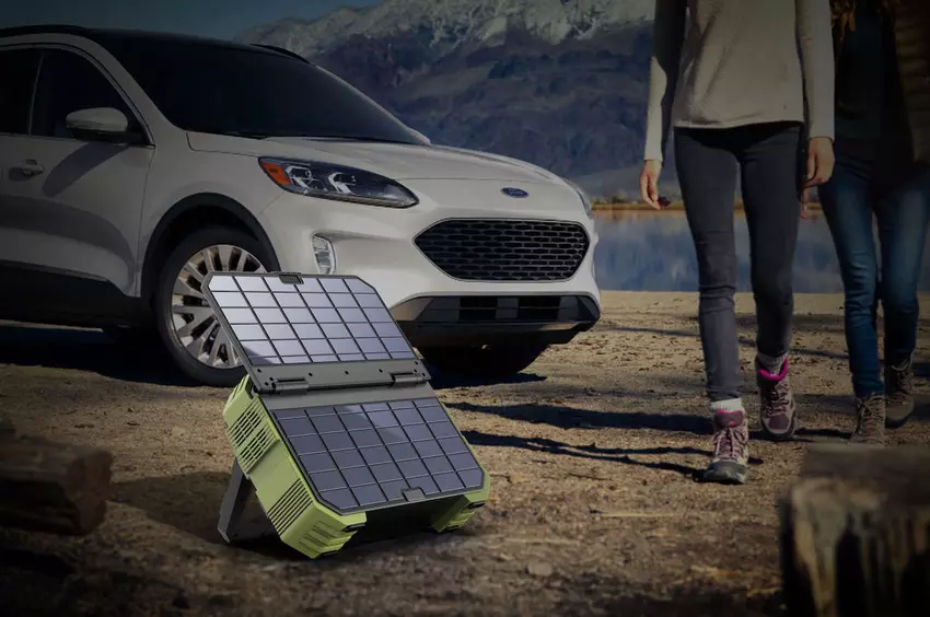 Dieses tragbare Energiespeicher-Netzteil ist bereit, von der Sonne aufgeladen zu werden