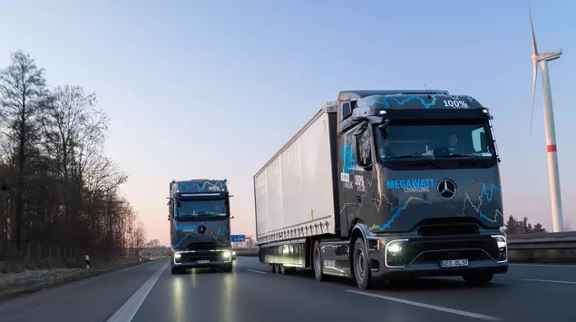 Mercedes-Benz Trucks testet Megawatt-Laden auf Langstrecken