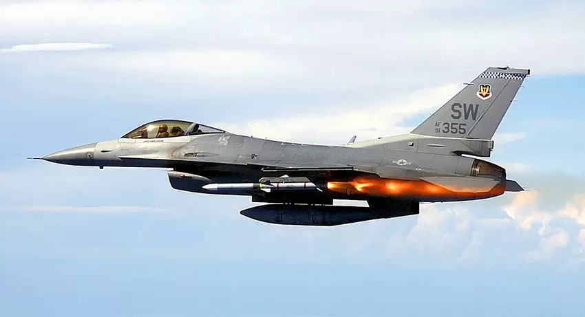 RTX erhält 192 Millionen Dollar für die Lieferung von AIM-120 AMRAAM-Luft-Lenkflugkörpern an die USA, die Ukraine, das Vereinigte Königreich, Kanada und 15 weitere Länder