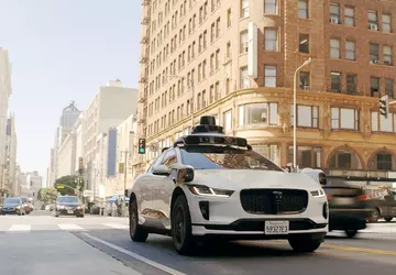Waymos Roboter-Taxi-Service startet in Los Angeles