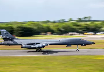 USA entsenden strategische Überschallbombergruppe B-1B Lancer ...