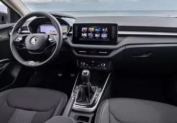 Ein Automodell mit Schaltgetriebe ist nach ...