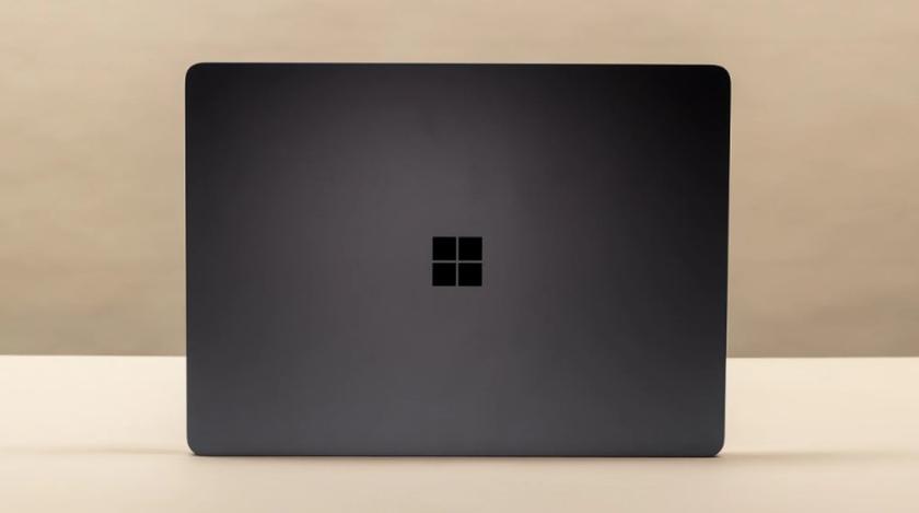  Microsoft Surface Laptop 7 (13,8″) KI-Computer auf dem Gerät