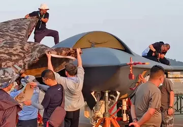 Eine neue mysteriöse Tarnkappendrohne mit einer ...