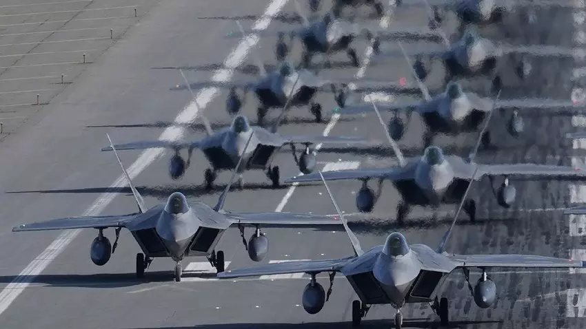 BAE Systems wird das fortschrittliche elektronische Kampfführungssystem AN/ALR-94 für die fünfte Generation des Kampfflugzeugs F-22 Raptor fünf Jahre lang unterstützen