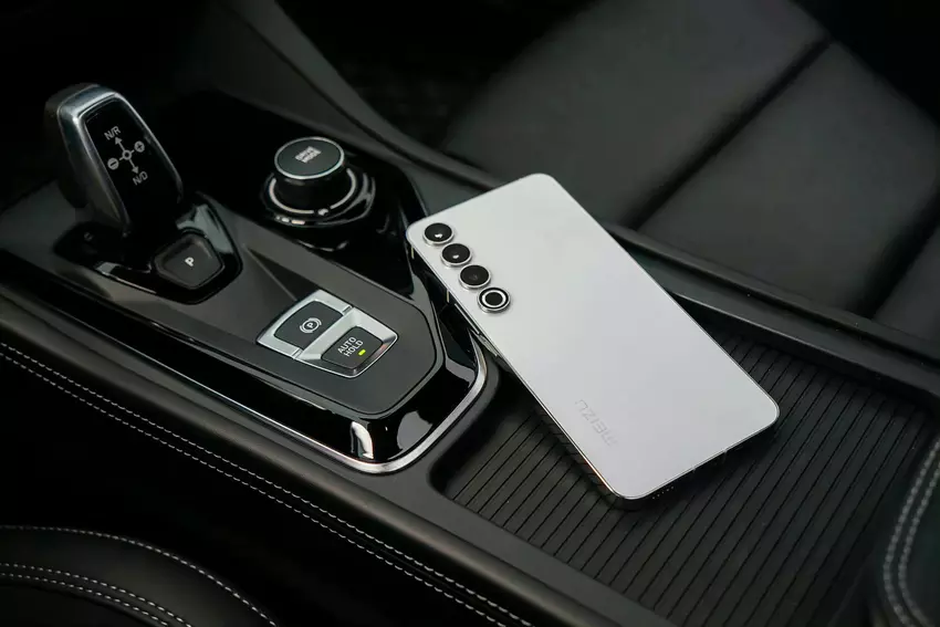 Galaxy S23-ähnliches Design und Drei-Module-Kamera: Meizu 20 Pro in hochwertigen Fotos enthüllt 