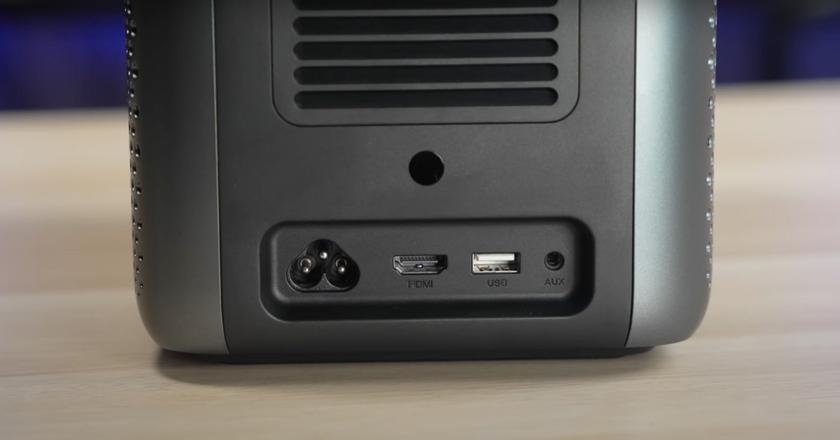 NEBULA von Anker Cosmos Laser 4K Beamer