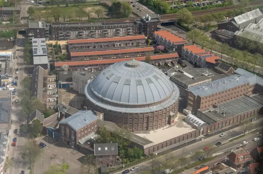 Amazon hat das ehemalige niederländische Gefängnis de Koepel in einen Bürokomplex verwandelt