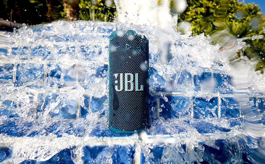 JBL kündigt den neuen JBL Grip tragbaren Bluetooth-Lautsprecher an - er ist ultra-robust und natürlich KI-unterstützt