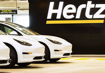 Hertz verkauft weiterhin massenhaft Tesla und ...