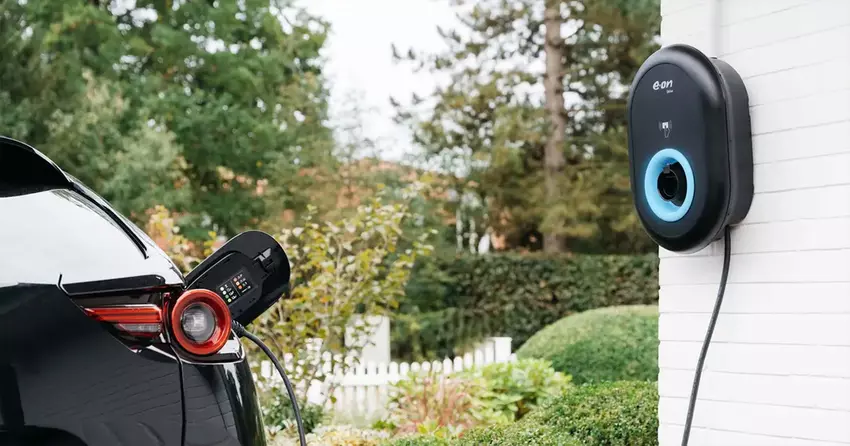 Aufladen und bis zu 900 Euro im Jahr sparen: E.ON führt bi-direktionales Laden für Elektroautos ein