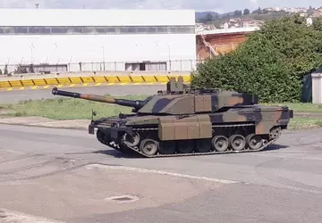 Der überarbeitete italienische Panzer C1 Ariete ...