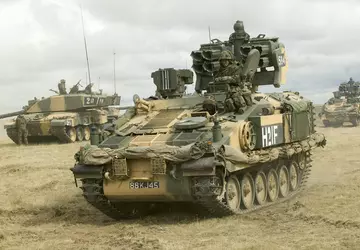 Britische Luftabwehrsysteme Stormer HVM mit Starstreak-Raketen ...