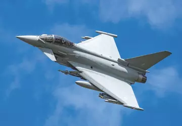 Britische Typhoon-Kampfjets fangen in einer Woche ...