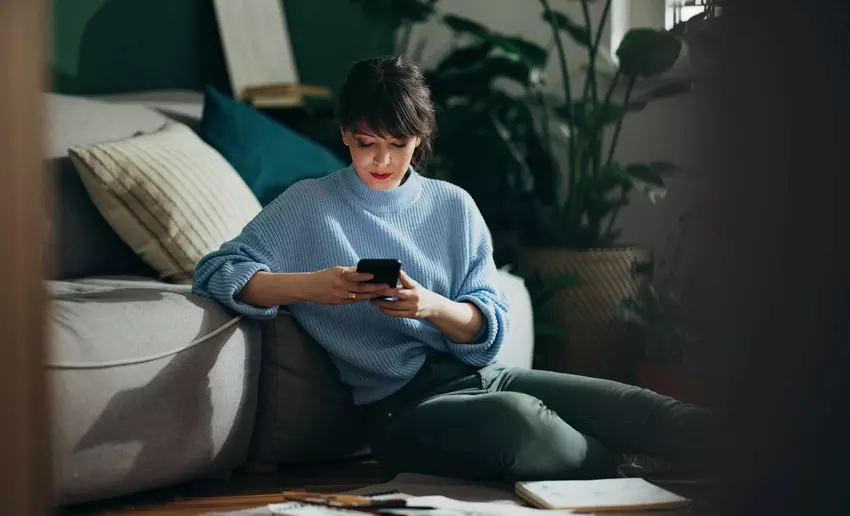 Meta warnt Frauen vor Betrügern, die sich als erfolgreiche Menschen ausgeben und um Geld bitten