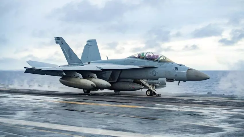 Boeing erhält 200 Millionen Dollar für den Kauf von Material für die Produktion der neuesten F/A-18E/F Super Hornet-Kampfflugzeuge