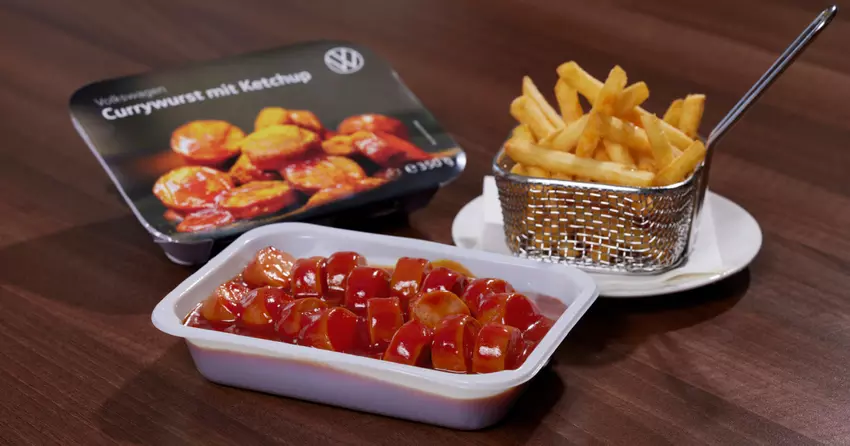 Die legendäre Volkswagen Currywurst kommt in aktualisierter Form in die Regale der deutschen Supermärkte