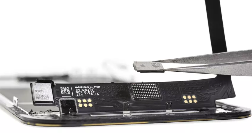 Der Austausch eines iPhone 13-Displays bei einem inoffiziellen Service ist fast unmöglich, ohne die Funktionalität zu verlieren