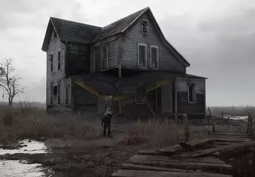 Gespenstisches Haus in einer düsteren Stadt: ...