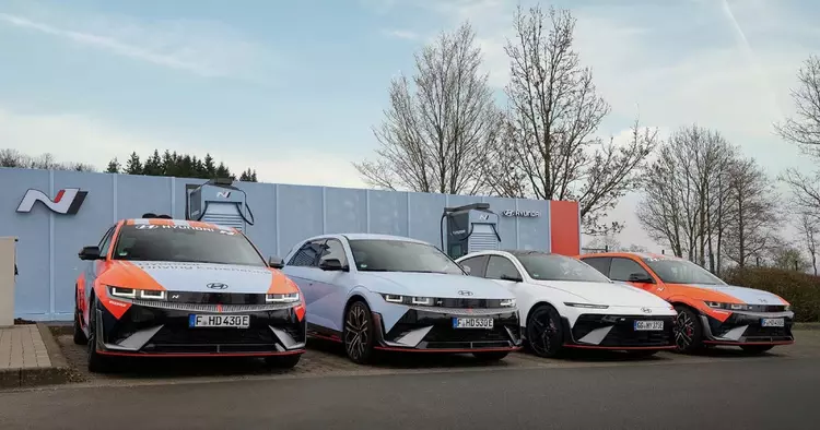Hyundai stellt Hochleistungs-EV-Ladegeräte am Nürburgring vor: ...