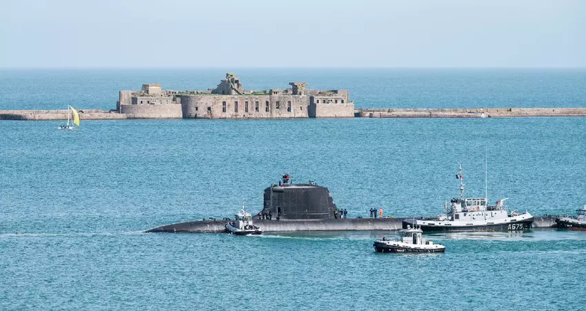 Die französische Marine hat ein atomgetriebenes Angriffs-U-Boot der Barracuda-Klasse (Duguay-Trouin) erhalten, das mit Marine-SCALP-Raketen mit einer maximalen Startreichweite von 1.000 Kilometern bewaffnet sein wird.